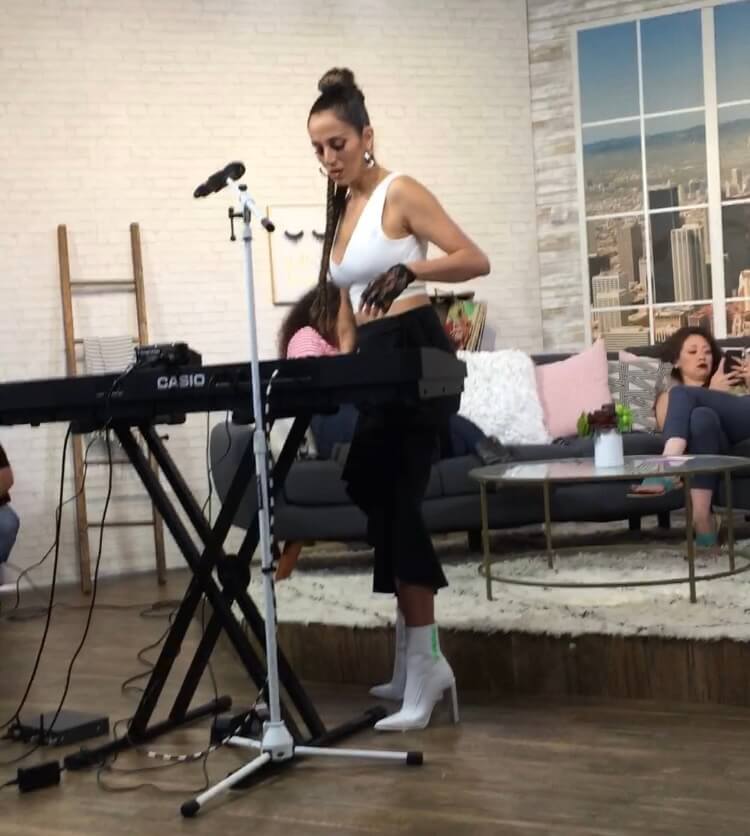 Mayré Martínez presenta My Black and Blanco en Los Angeles