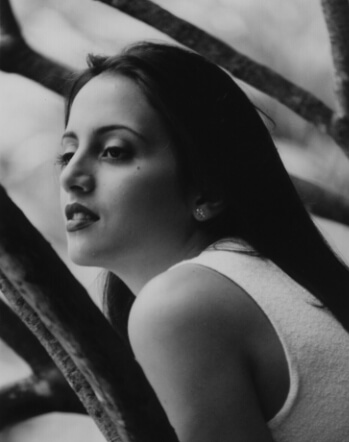 Mayré Martínez joven en blanco y negro